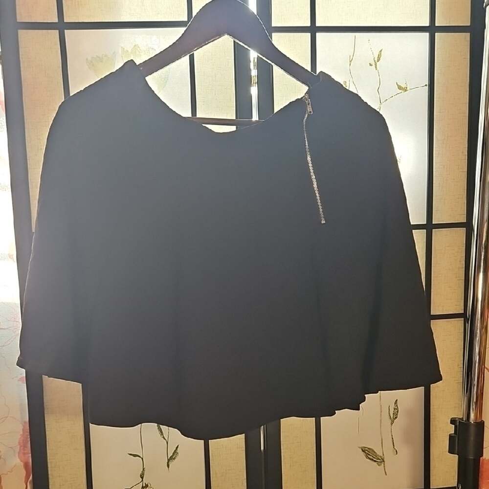 Stylish Black Skirt with Zipper Accent